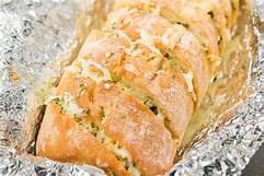 Garlic Bread with Cheese (Baguette)